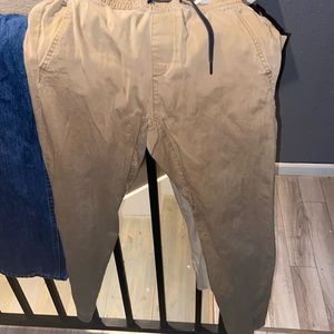 Hollister skinny joggers extra small good conditions. 2 light khaki 1 dark khaki
